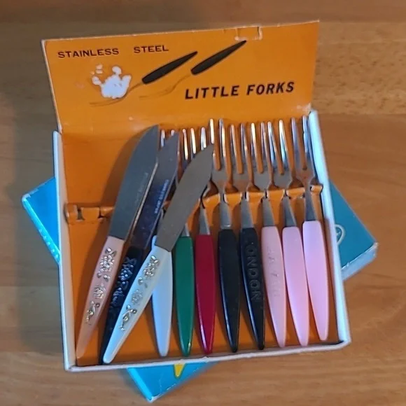 LITTLE FORKS & LITTLE KNIVES Incomplete Set, Perfect For Replacements - Picture 8 of 16